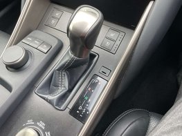 Lexus Is 2.5 IS 300h Advance CVT 4dr 47