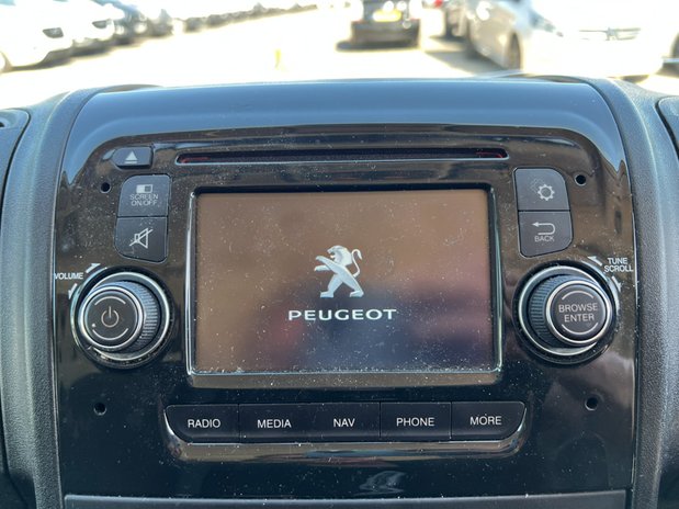 Peugeot Boxer MWB L2H2 Medium Roof 350 Air Con Nav EURO 6 NO VAT 32