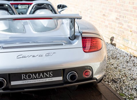 Porsche Carrera GT 23