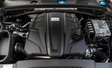 Porsche Macan GTS 32