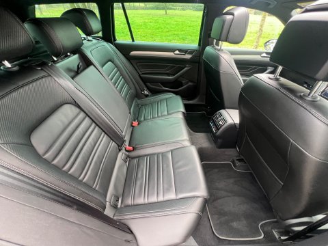 Volkswagen Passat R-LINE TDI 4MOTION DSG 43