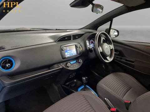 Toyota Yaris 1.5 VVT-h Cyan Bi-Tone Hatchback 5dr Petrol Hybrid E-CVT Euro 6 (s/s) (100 15