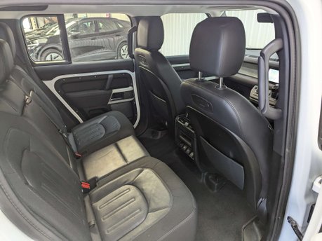 Land Rover Defender 2.0 Defender SE D Auto 4WD 5dr 59