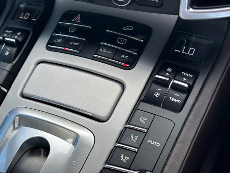 Porsche Cayenne 3.0 V6 E-Hybrid S 5dr Petrol Plug-in Hybrid TiptronicS 4WD Euro 6 (416ps) 36