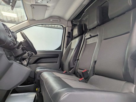 Vauxhall Vivaro 1.5 Vivaro 2900 Sportive S/S 37