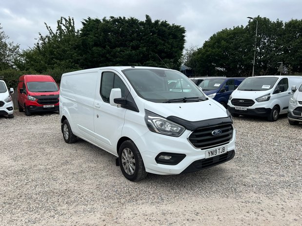 Ford Transit Custom LWB L2H1 Low Roof Limited 300 Air Con Ply Lined Sensors EURO 6 NO VAT 4