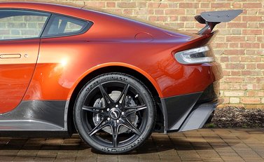 Aston Martin Vantage GT8 28