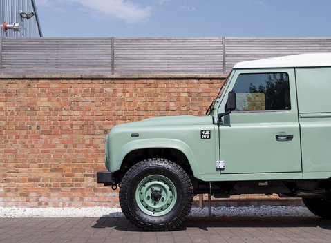 Land Rover Defender 90 Heritage Hard Top 22