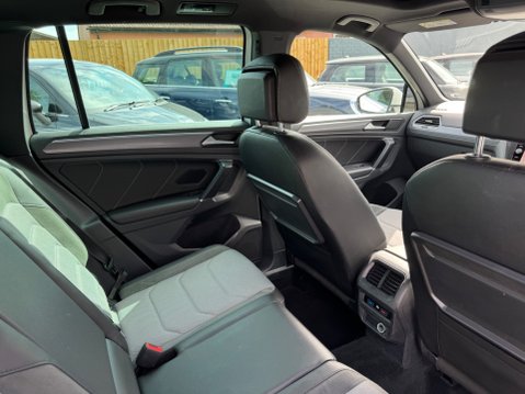 Volkswagen Tiguan R LINE TSI BMT 4MOTION DSG 39