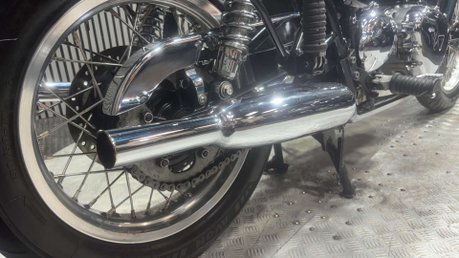 Triumph Bonneville 2004 ONLY 14K LONG MOT TOP BOX VERY CLEAN MODERN RETRO 790 48