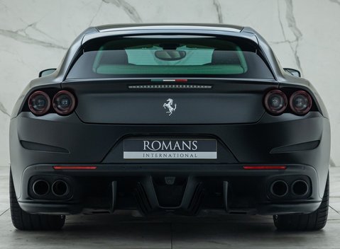 Ferrari GTC4 Lusso T 8