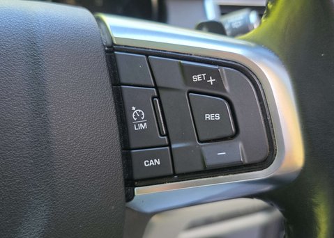 Land Rover Discovery Sport 2.0 Discovery Sport SE Tech TD4 Auto 4WD 5dr 31