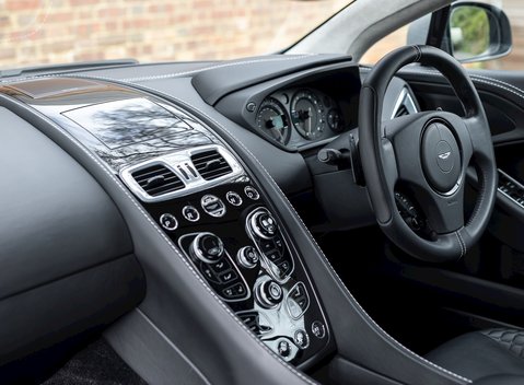 Aston Martin Vanquish Volante 16