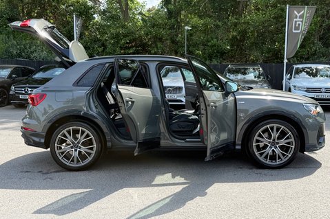Audi Q3 TFSI QUATTRO S LINE VORSPRUNG -PAN ROOF -360 CAMERA -CARPLAY -FULL AUDI S/H 18