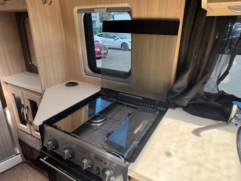 Auto-Sleepers Kingham 2 Berth|2 Belts|French Bed|Shower|Toilet|Wifi Capability|Vanlux 14
