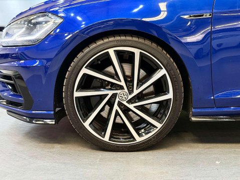 Volkswagen Golf 2.0 TSI R Hatchback 3dr Petrol DSG 4Motion Euro 6 (s/s) (310 ps) 38
