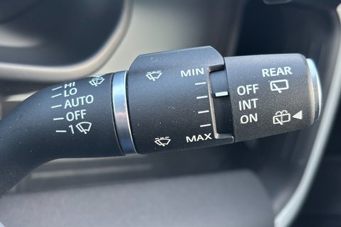 Land Rover Defender 90 D250 Hard Top SE MHEV 31