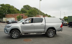 Toyota Hilux INVINCIBLE 4WD D-4D DCB FSH Fresh MOT Recent New Rear Tyres Tow Bar 1 Owner 4