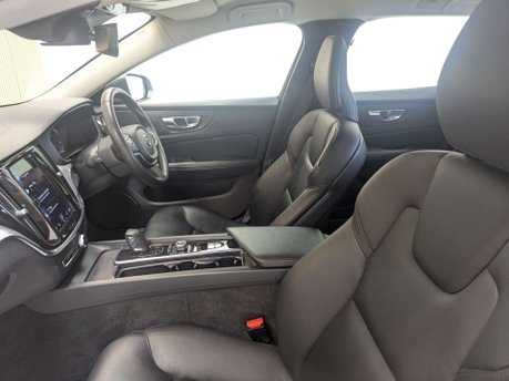 Volvo V60 2.0 V60 Momentum B4 MHEV Auto 5dr 34