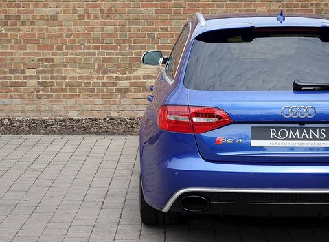 Audi RS4 Avant 12