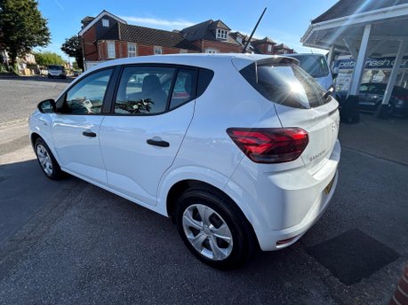 Dacia Sandero 1.0 TCe Essential Euro 6 (s/s) 5dr 4