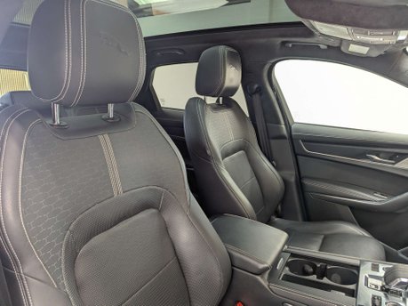 Jaguar F-Pace 2.0 F-PACE R-Dynamic HSE D MHEV AWD Auto 4WD 5dr 30