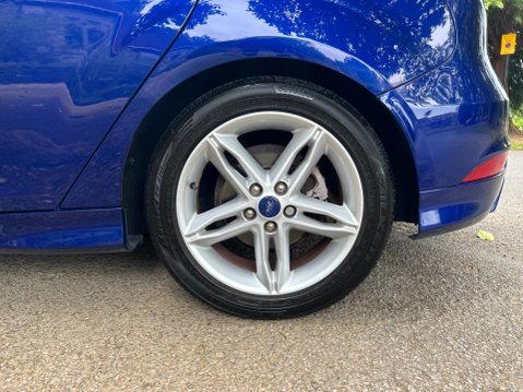 Ford Focus ZETEC S 23