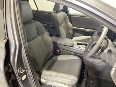 Lexus RZ 300e 71.4kWh Premium Plus SUV 5dr Electric Auto (204 ps) Sat Nav 36
