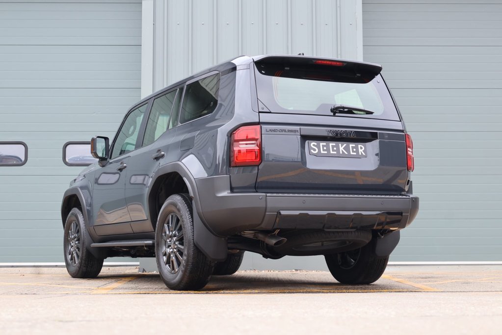 Toyota Land Cruiser BRAND NEW COMMERCIAL WITH A OEM REAR SEAT CONVERSION 7