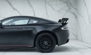 Aston Martin V12 Vantage S 29