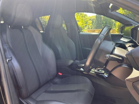 Peugeot 208 GT LINE 6