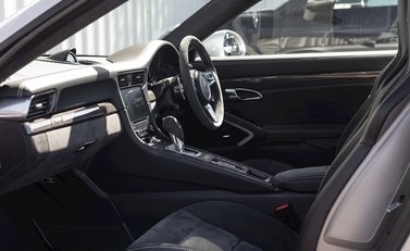 Porsche 911 Carrera GTS (991.2) 15