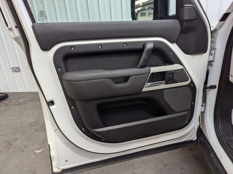 Land Rover Defender 2.0 Defender SE D Auto 4WD 5dr 58