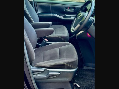 Toyota Esquire Hybrid 1.8 Hybrid Xi Edition 36