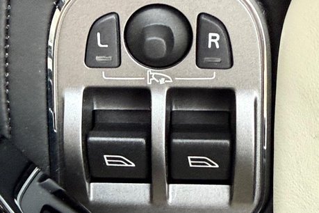 Aston Martin Vantage S V8 ROADSTER 29