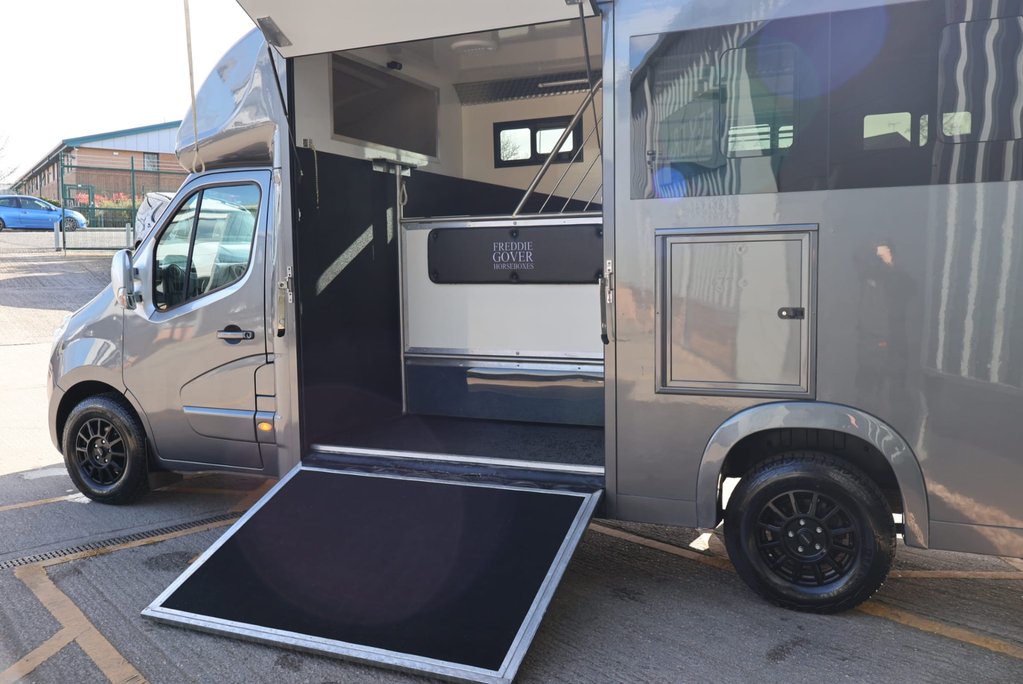 Renault Master 3.5 ton Coach Built Freddie Gover Horsebox with uprated suspension alloys  9