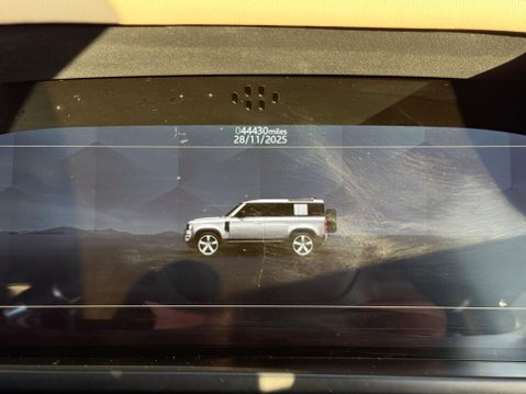 Land Rover Defender HSE MHEV 32