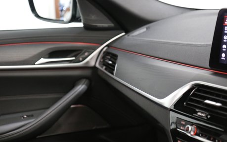 BMW 5 Series M550i xDrive - 1 Owner FBMWSH 29