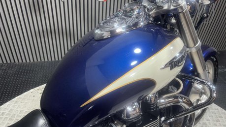 Triumph Bonneville 2011 ONLY 21K NEW MOT CRUISER 865CC 37