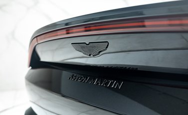 Aston Martin Vantage V8 35