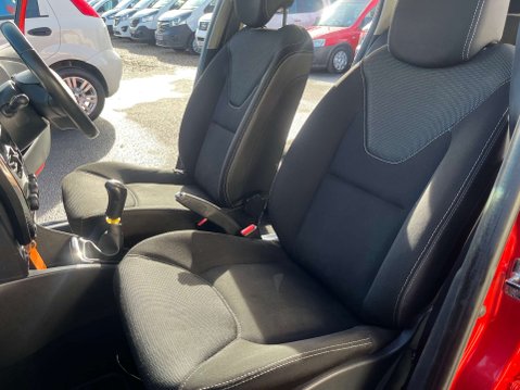 Renault Clio 1.1 Clio Dynamique MediaNav 5dr 39