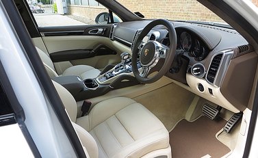 Porsche Cayenne GTS 10