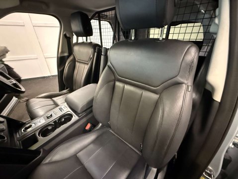 Land Rover Discovery 3.0 Discovery SE SD6 Auto 4WD 32