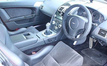 Aston Martin V12 Vantage 7