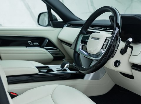 Land Rover Range Rover P460e Autobiography LWB 13