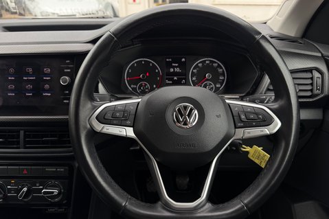 Volkswagen T-Cross 1.0 SE TSI.. 6 MAIN DEALER SERVICES..APPLE CARPLAY & ANDROID AUTO..STUNNING 21