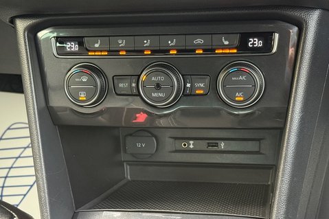 Volkswagen Tiguan R-LINE TDI BMT 4MOTION DSG -RARE LEATHER -DYNAUDIO -TOWBAR -APPLE CARPLAY  51
