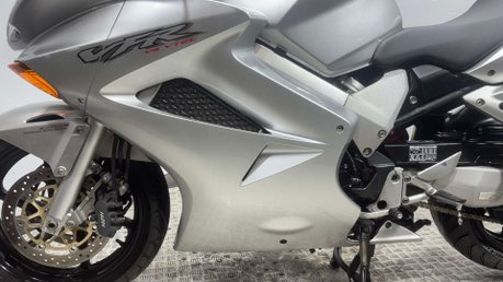 Honda VFR 2001 VTEC ONLY 19K NEW MOT SERVICED SPORTS EXHAUST 800CC 21