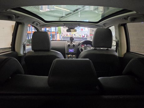 Nissan Qashqai 2.0 dCi Tekna Auto 4WD Euro 5 5dr (AVM) 42