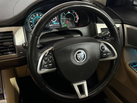 Jaguar XF D LUXURY 13